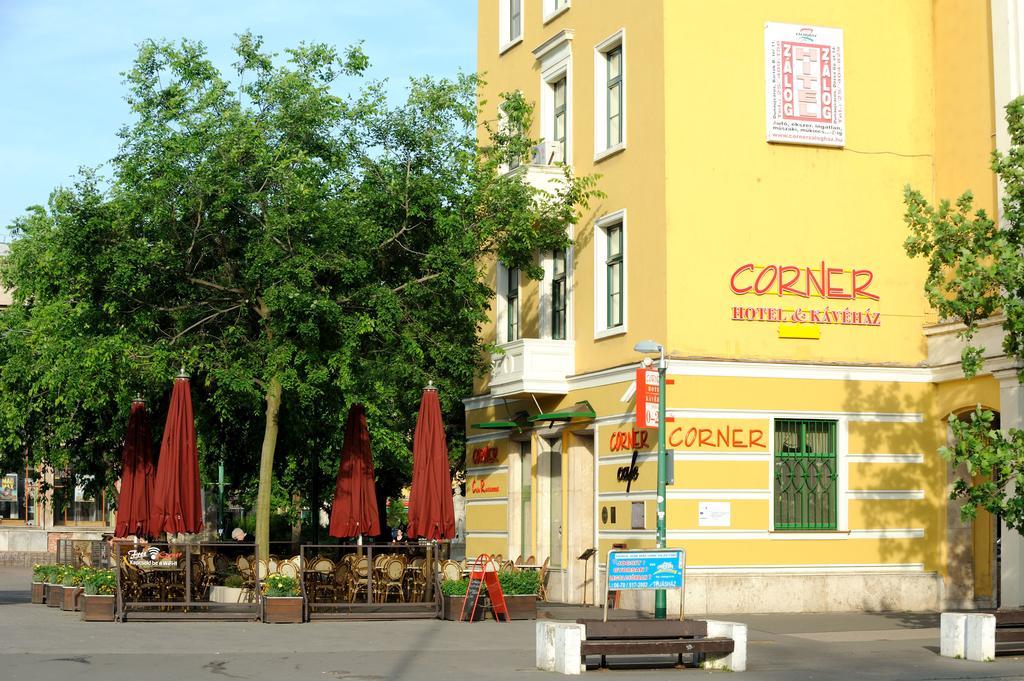 Corner Hotel & Kavehaz Dunaújváros Exteriör bild